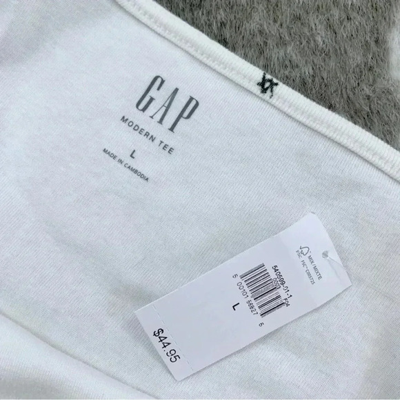 NWT Modern Cut-Out Halter T-Shirt - Picture 5 of 11